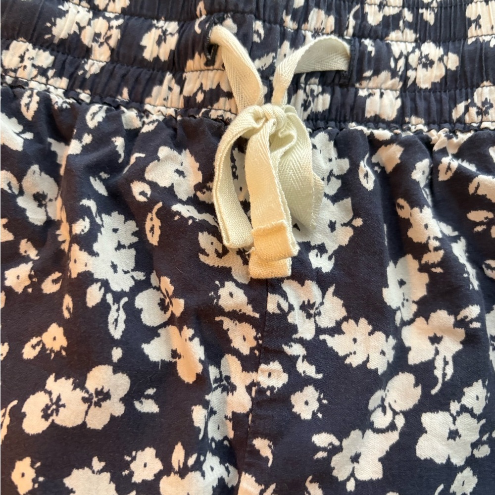 Old Navy Floral Women's Shorts - Picture 5 of 7